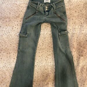 Modern RSO low-rise denim cargo jeans with edgy double-button waist